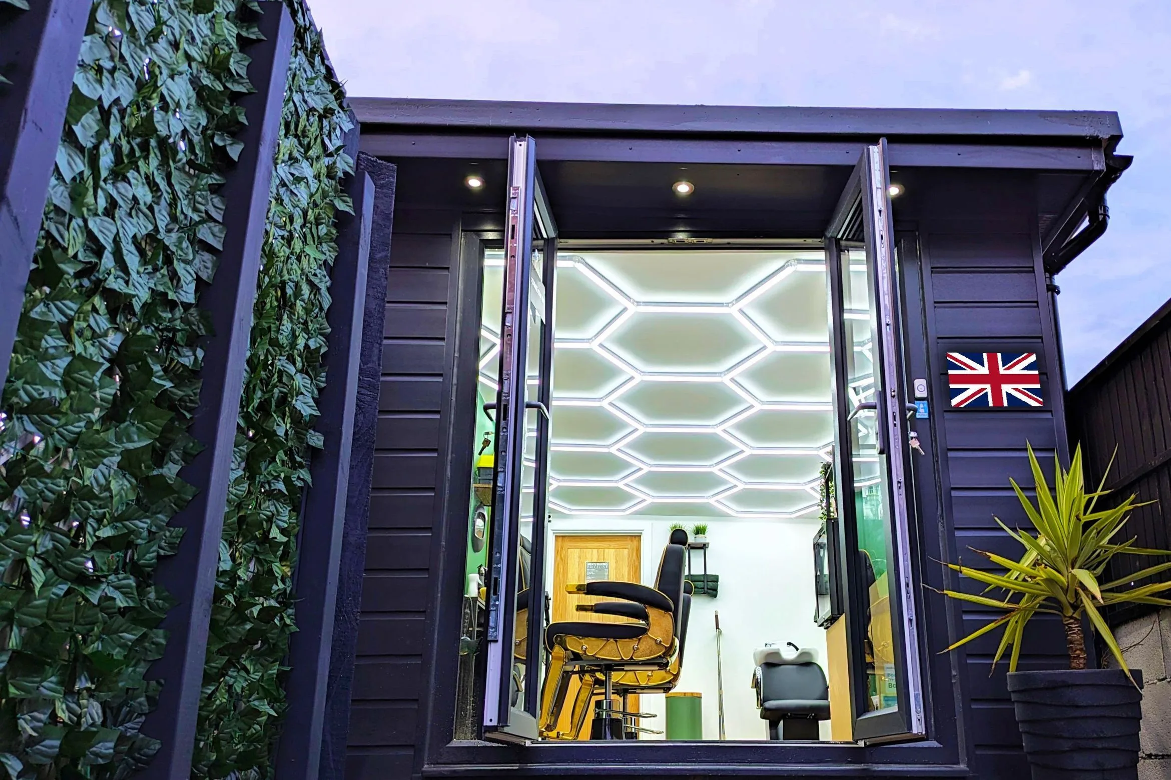 Find the salon on Leadwell Lane — open directions